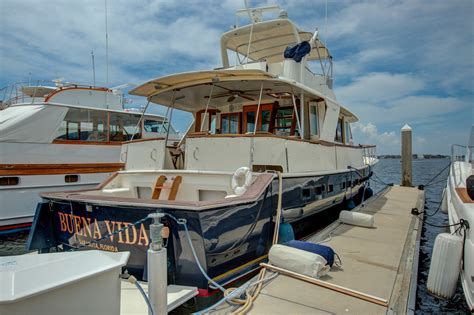 Featuring the legendary performance of the authentic Hunt Deep-V, the ride is smooth, stable and dry even when conditions grow challenging. . Boats for sale sarasota